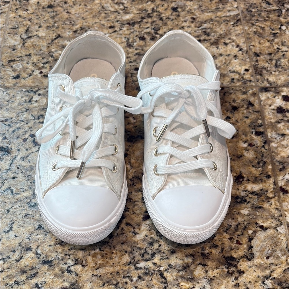 Converse Danty’s with gold stitching and accents